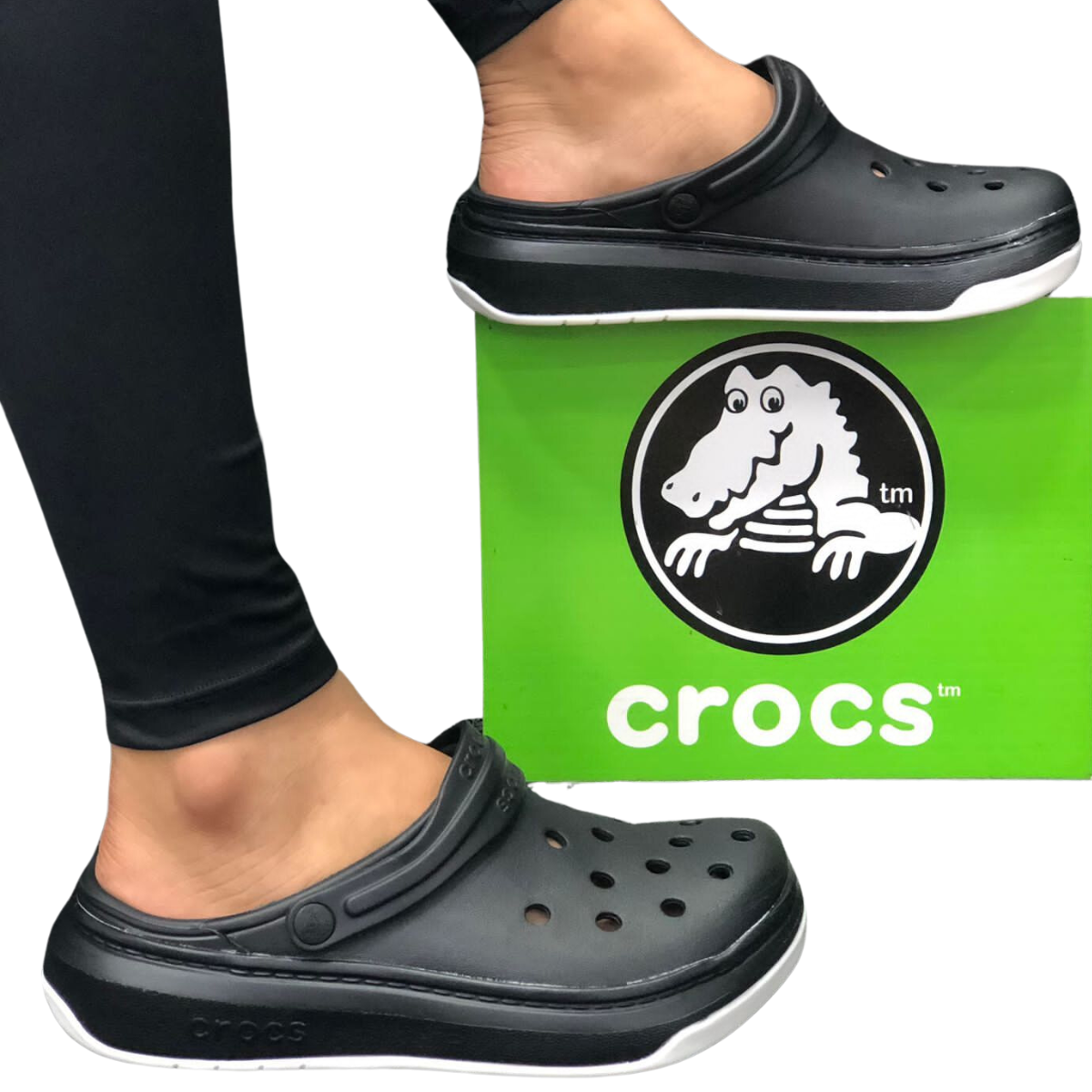 Comprar Crocs Full Force Mujeres: Encuentra las Perfectas para Ti. ¿Estás buscando comprar Crocs Full Force Mujeres? En Onlineshoppingcenterg encontrarás las mejores opciones para adquirir este calzado único que combina comodidad, estilo y versatilidad. En este artículo, te ayudaremos a resolver todas tus dudas sobre las Crocs Full Force, desde sus características hasta cómo elegir el par ideal para ti.  ¿Por qué elegir Crocs Full Force para mujeres? Las Crocs Full Force son ideales para quienes buscan un calzado cómodo, moderno y duradero. Están diseñadas para ofrecer soporte durante largas jornadas, ya sea en el trabajo, en casa o en actividades al aire libre. Estas Crocs destacan por su estilo robusto, plantillas cómodas y colores versátiles.  Características principales de las Crocs Full Force Comodidad excepcional: Cuentan con plantillas moldeadas que se ajustan al pie, garantizando soporte durante todo el día. Material ligero y duradero: Hechas con Croslite™, un material resistente y fácil de limpiar. Estilo único: Su diseño moderno combina bien con outfits casuales y deportivos. Opciones de colores variados: Puedes elegir entre Crocs Full Force blancas, rojas, rosadas y más. En Onlineshoppingcenterg, tienes una amplia selección para comprar Crocs Full Force Mujeres en los colores y tallas que buscas.  Los colores más populares de Crocs Full Force para mujeres Crocs Full Force blancas Las Crocs Full Force blancas son perfectas para quienes prefieren un estilo limpio y minimalista. Son fáciles de combinar con cualquier atuendo y se adaptan bien a climas cálidos.  Crocs Full Force rojas Si buscas un calzado que destaque, las Crocs Full Force rojas son la opción ideal. Este color vibrante aporta energía y personalidad a cualquier look.  Crocs Full Force rosadas El rosa nunca pasa de moda, y las Crocs Full Force rosadas son la elección perfecta para quienes quieren un toque femenino y moderno en su calzado.